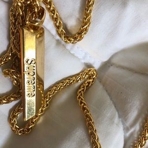 COPY - Supreme 18 karat gold pendant